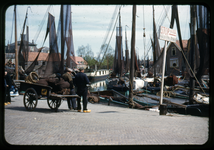 807842 Afbeelding van vissersboten in de Oude Haven te Spakenburg (gemeente Bunschoten).